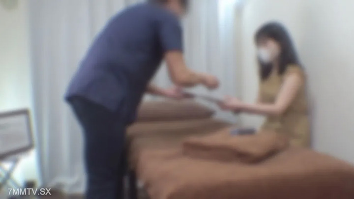 fc2-ppv-4700293-她30多歲的一位美麗的辦公女士，皮膚漂亮，誘人的身體，是一個非常敏感的女人。我能聽到我的臉躺在枕頭上，然後退縮。