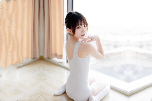 粉 嫩 00 后 女 主 播 我刚 成 年